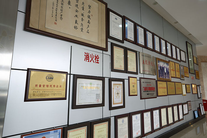 鋁型材定制開模中亞鋁型材廠家辦公樓-證書墻