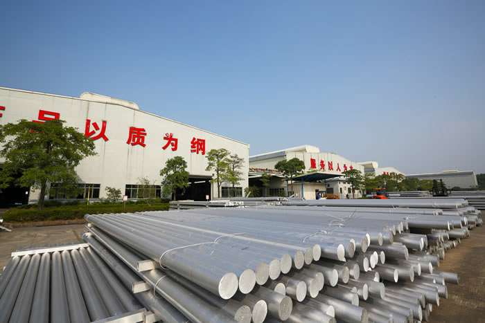 鋁型材定制開模鋁型材熔鑄車間-成品鋁棒場地